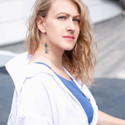 Олеся Цоменко - 36 лет, психолог, предприниматель, практикующий инвестор, г. Красноярск